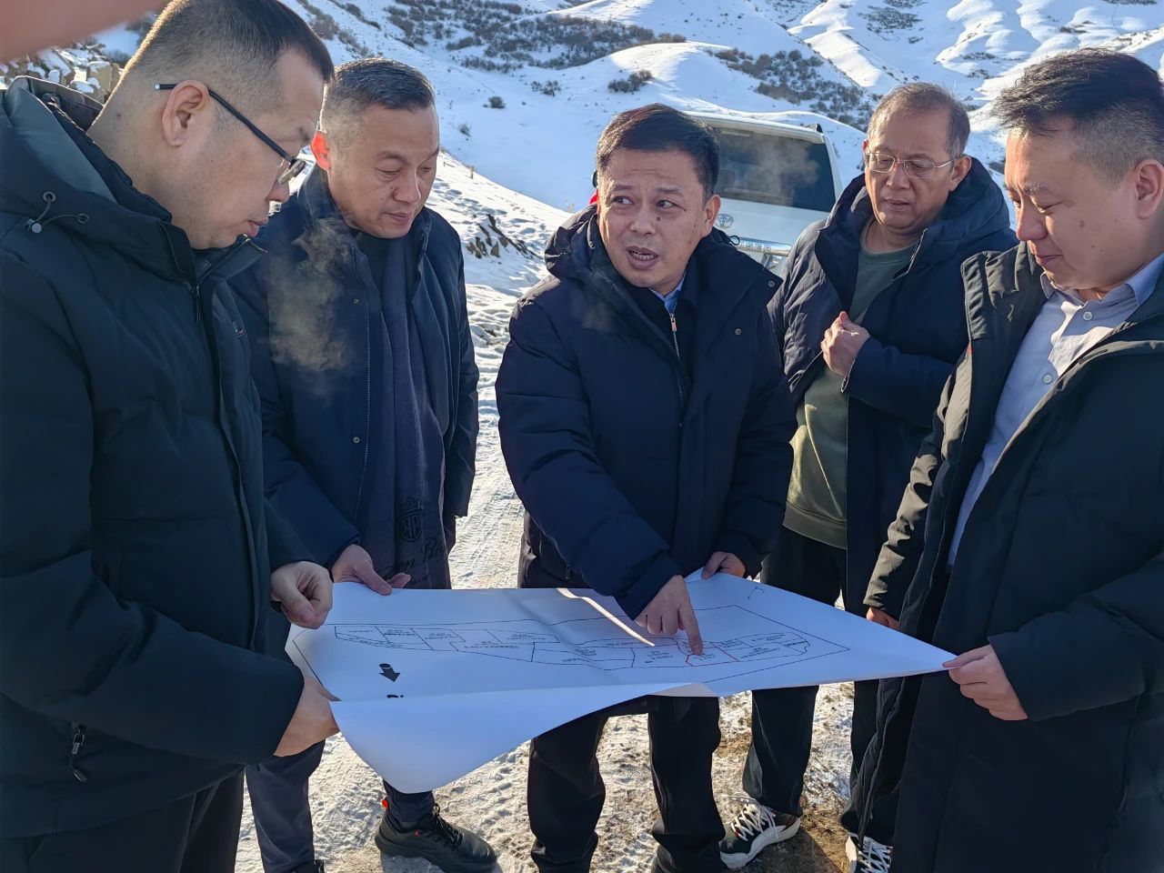 李曉東到新疆調(diào)研督導煤礦建設(shè)推進工作，并慰問駐疆干部職工3