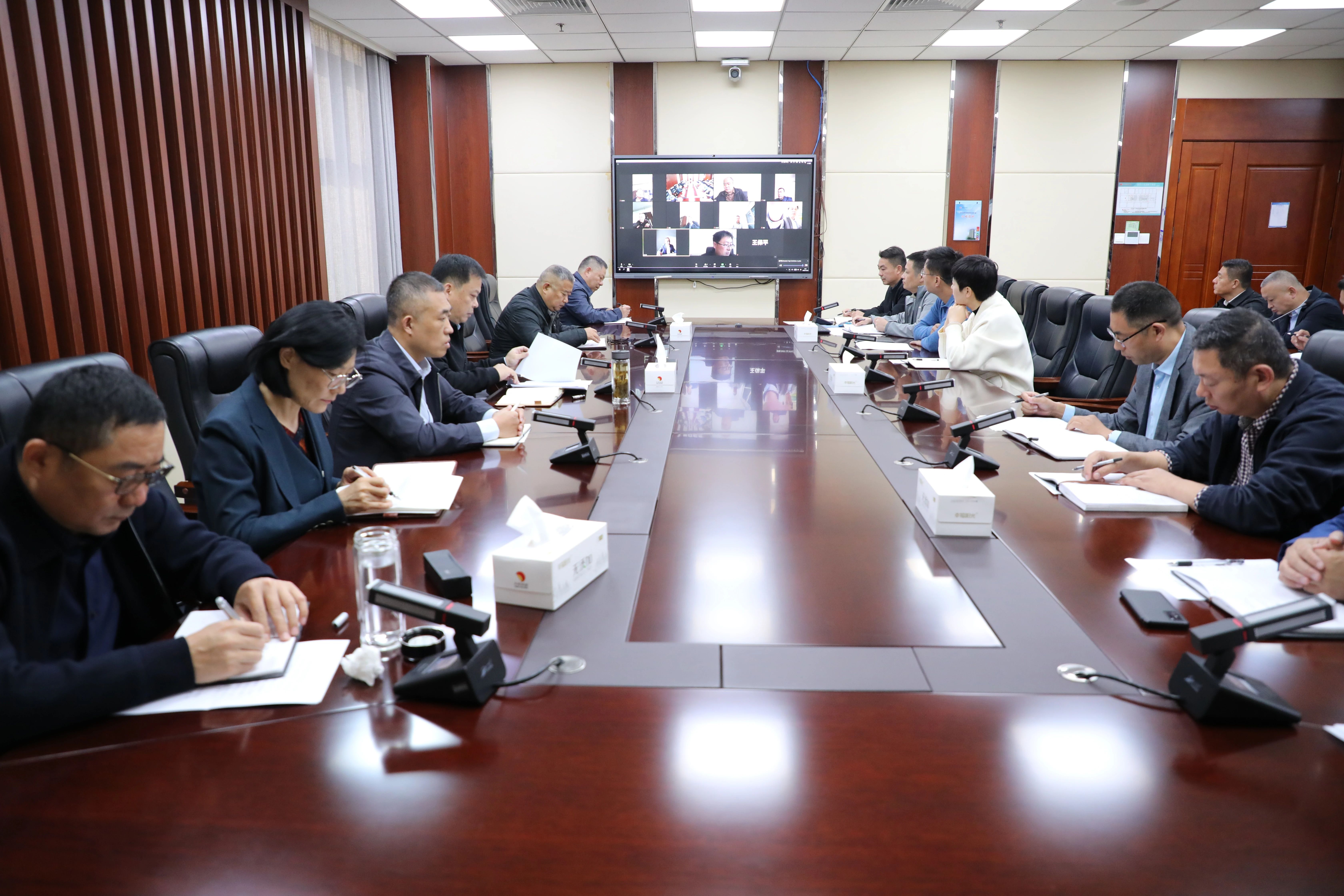 全力以赴打好年度“收官戰(zhàn)”！宏河集團召開1-3季度經營形勢分析暨決戰(zhàn)四季度動員會2